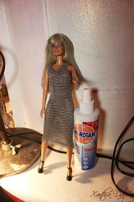 BDSM Night, Barbie im Kettenkleid