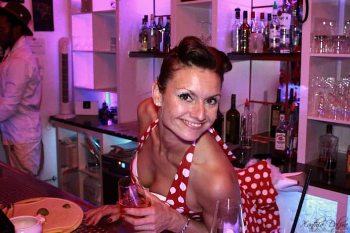 Pin-Up-Girls, Bar-Lady