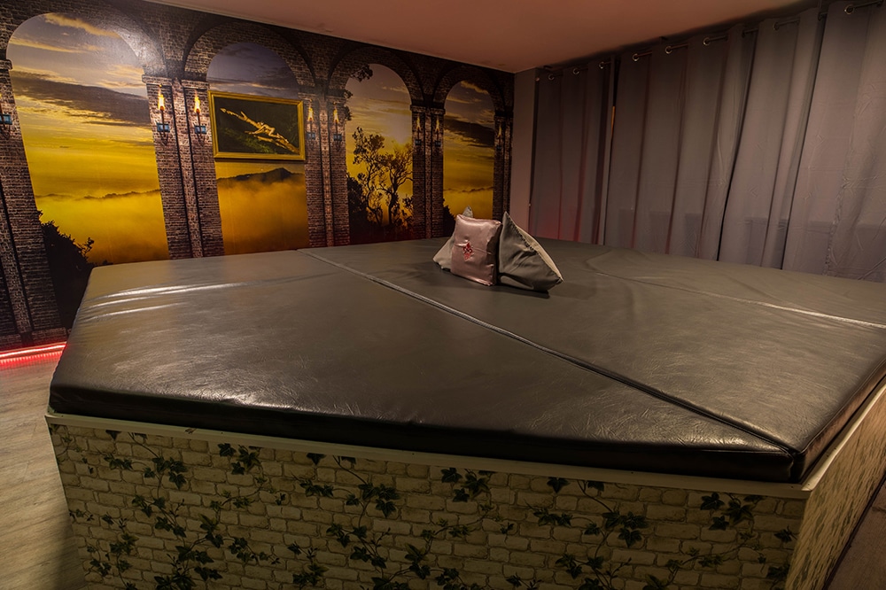 Rundgang, Tour, Orgienzimmer mit Spielwiese