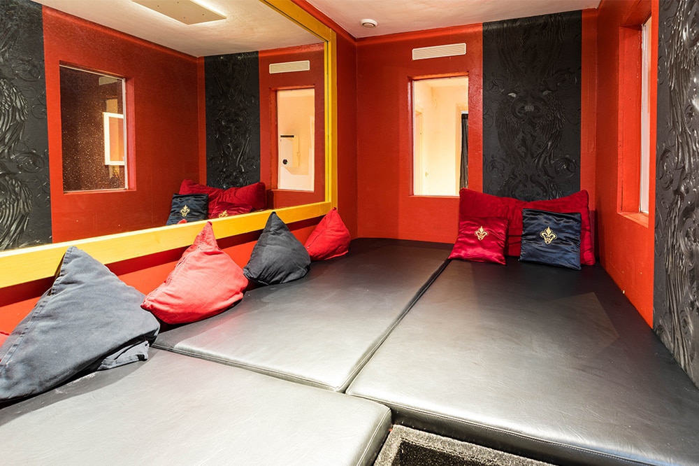 lillith-club.de_rundgang-swingerclub-paarezimmer